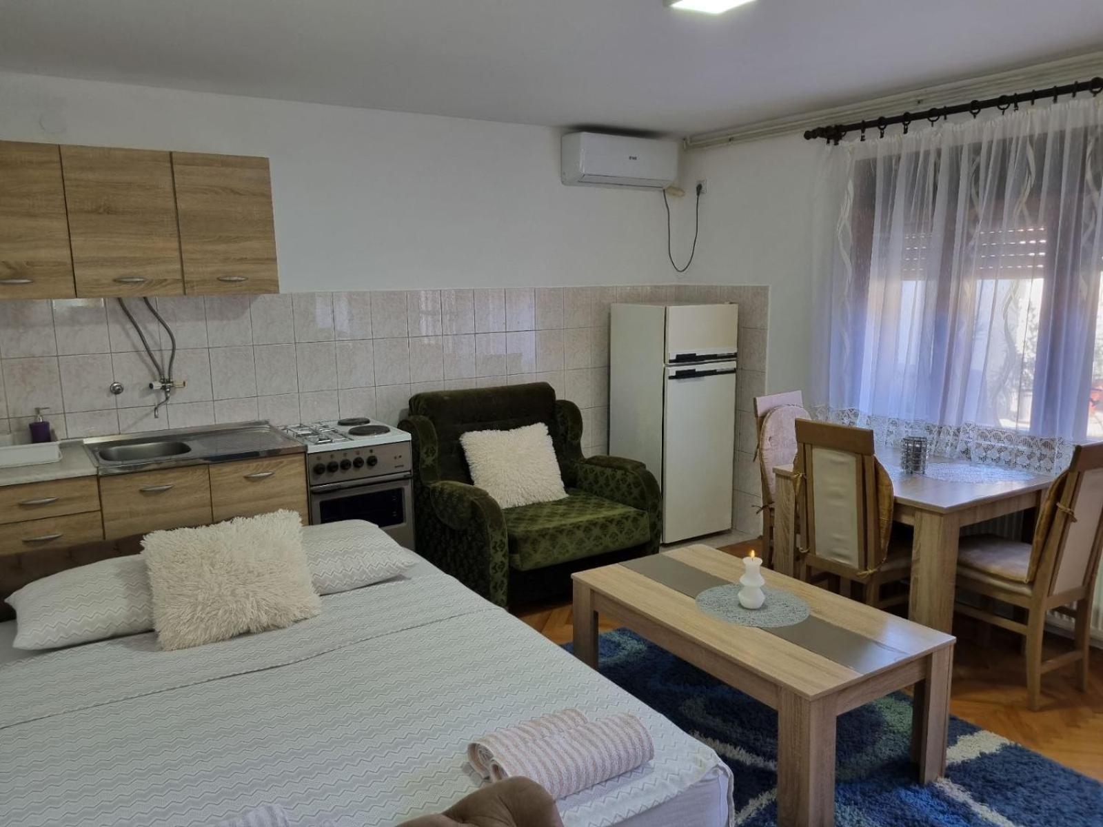 Family Apartmani Le Leskovac  Værelse billede