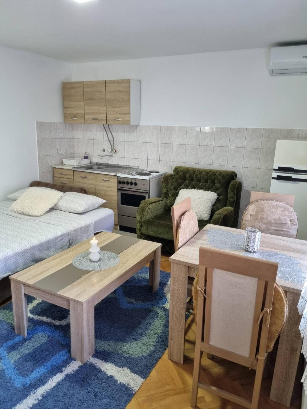 Family Apartmani Le Leskovac  Værelse billede